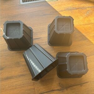 Set of four bed risers